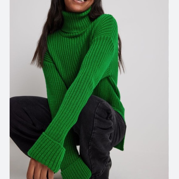 Sweaters - Green Turtleneck Sweater NWOT